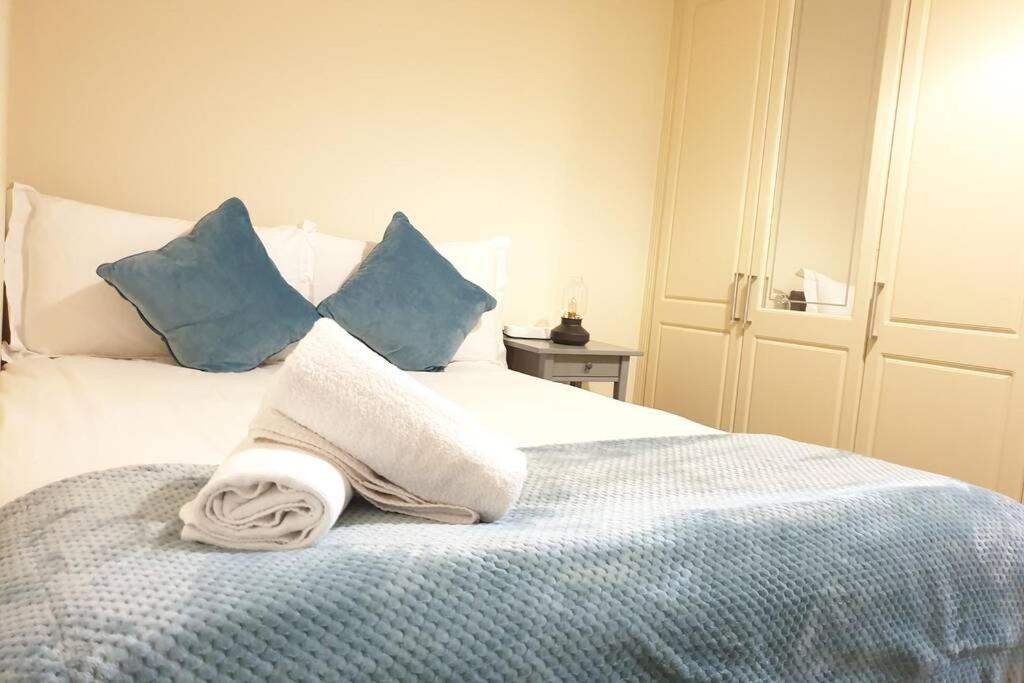 Large 3 Bed, Galway City Centreアパートメント エクステリア 写真