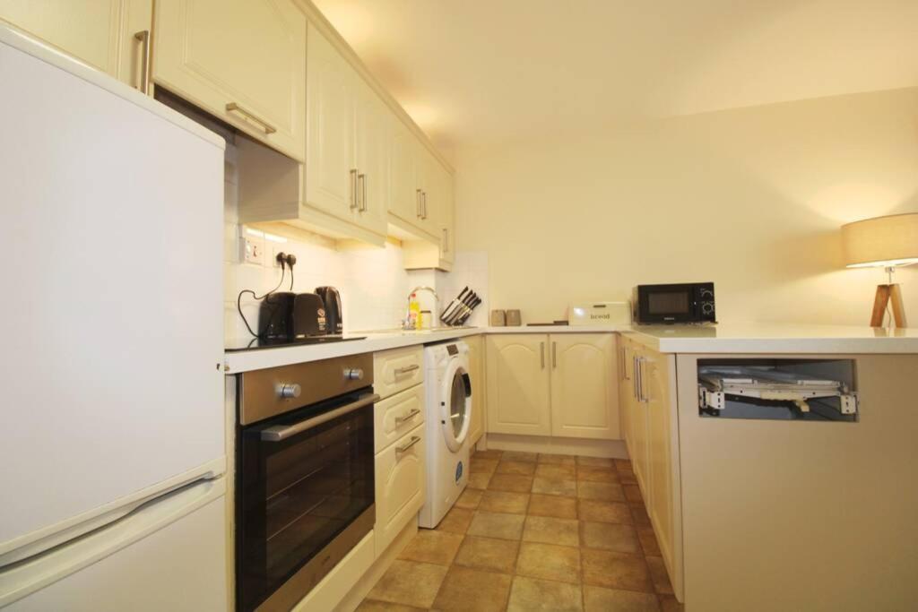 Large 3 Bed, Galway City Centreアパートメント エクステリア 写真