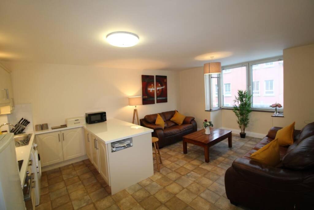 Large 3 Bed, Galway City Centreアパートメント エクステリア 写真